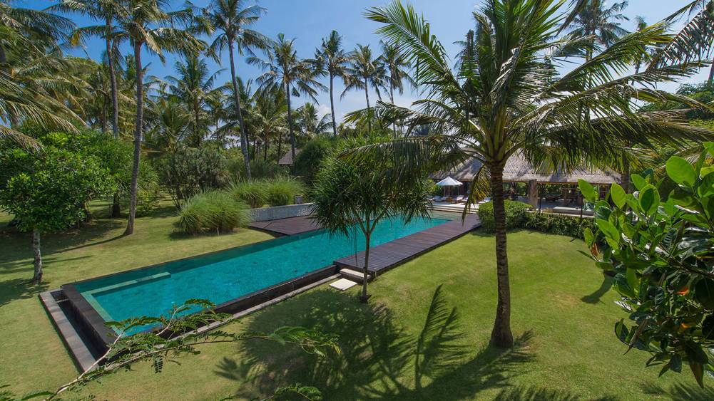 Samadhana - Gardens and pool